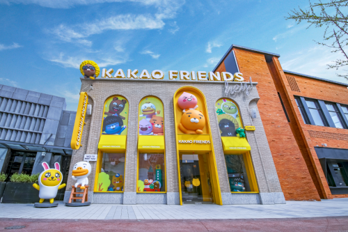 来了您嘞！KAKAO FRIENDS可可朋友北京旗舰店亮相北京环球城市大道”